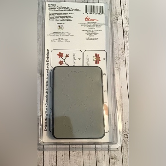 Sizzix Accordion Fold Flowers Set of 3 Dies - Picture 2 of 4